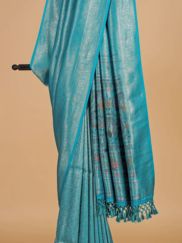 Rama green silk saree with attractive pallu