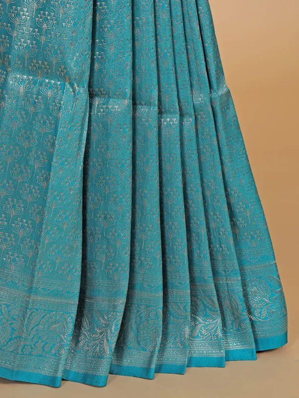 Rama green silk saree with attractive pallu