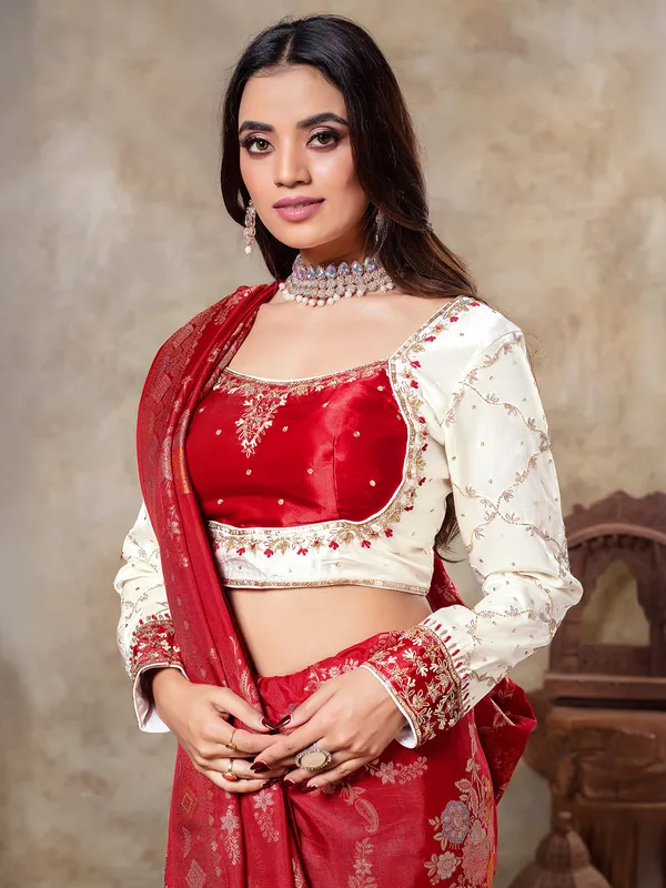 Red dola silk zari weaving saree for wedding