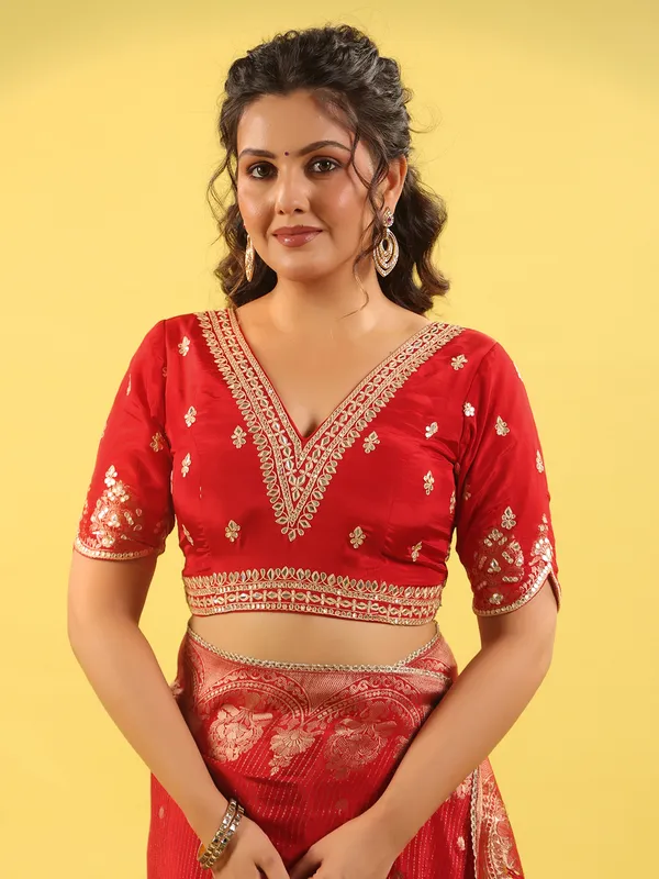 Red silk saree with zari shine for wedding look