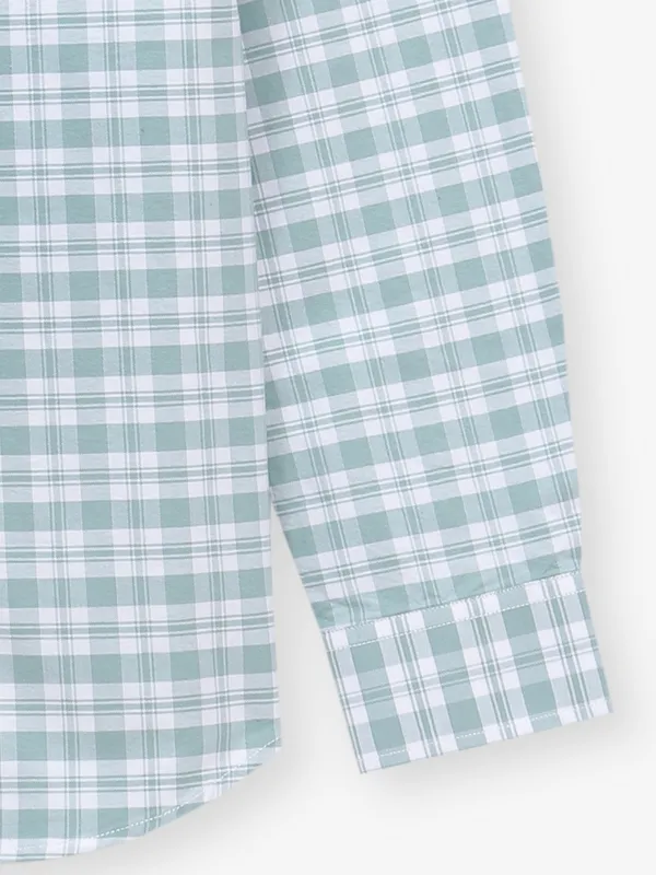 RIVER BLUE pista green checks casual slim fit shirt