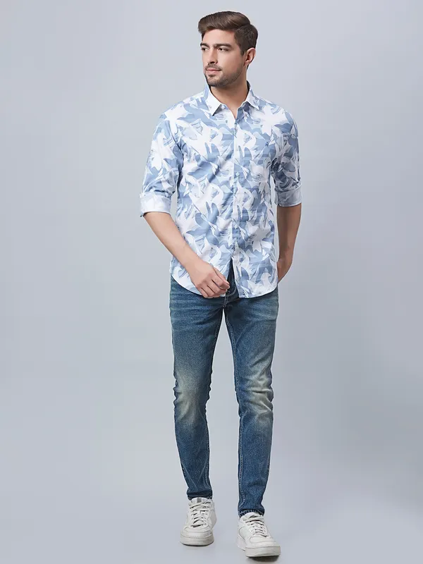 River blue sky blue and white printed shirt