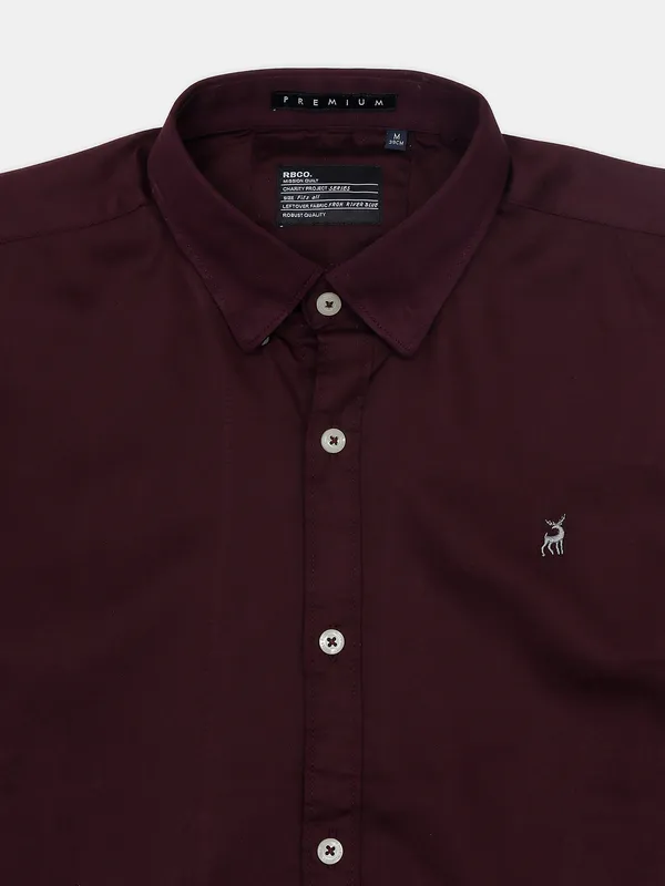 River Blue solid wine cotton slim fit shirt
