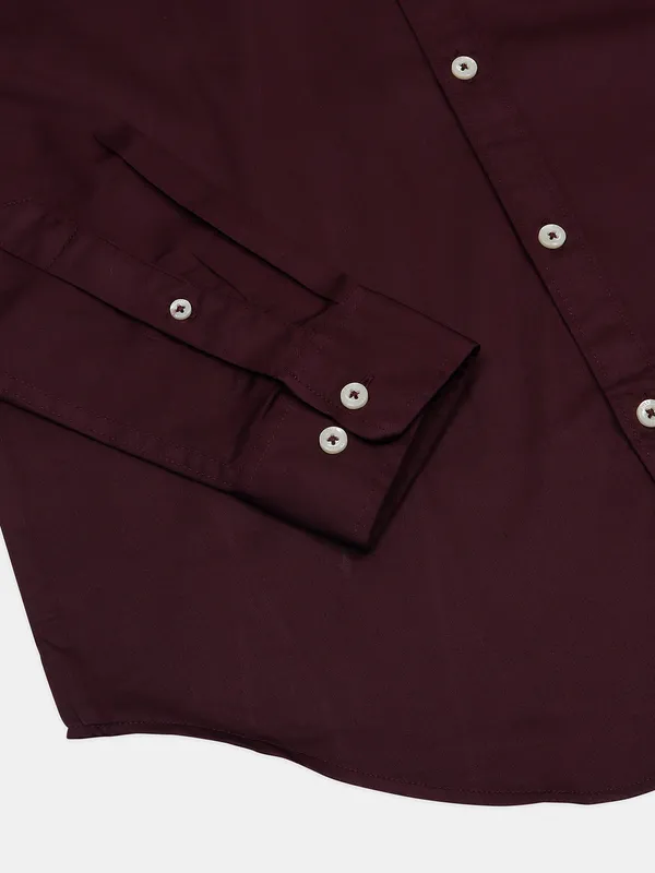 River Blue solid wine cotton slim fit shirt
