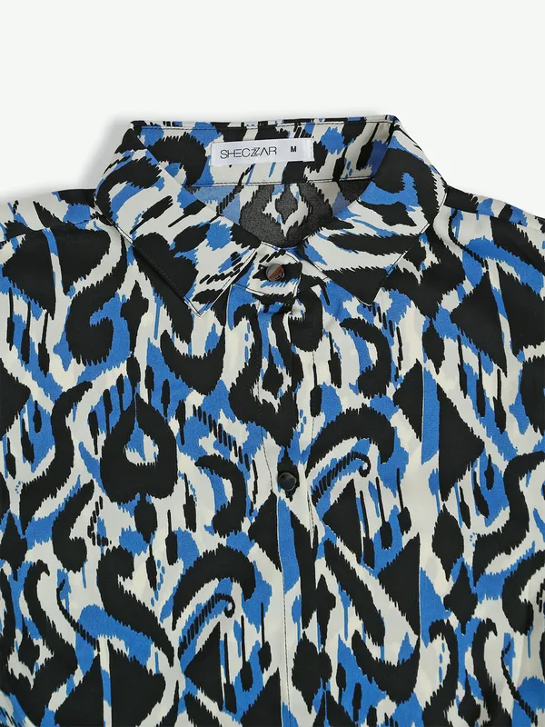 Printed blue crop top for casual