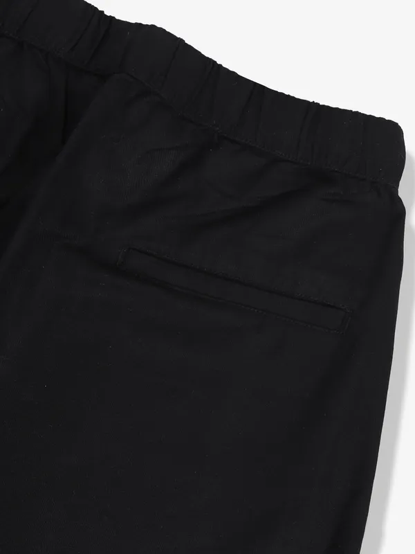 SHIELD black linen solid shorts
