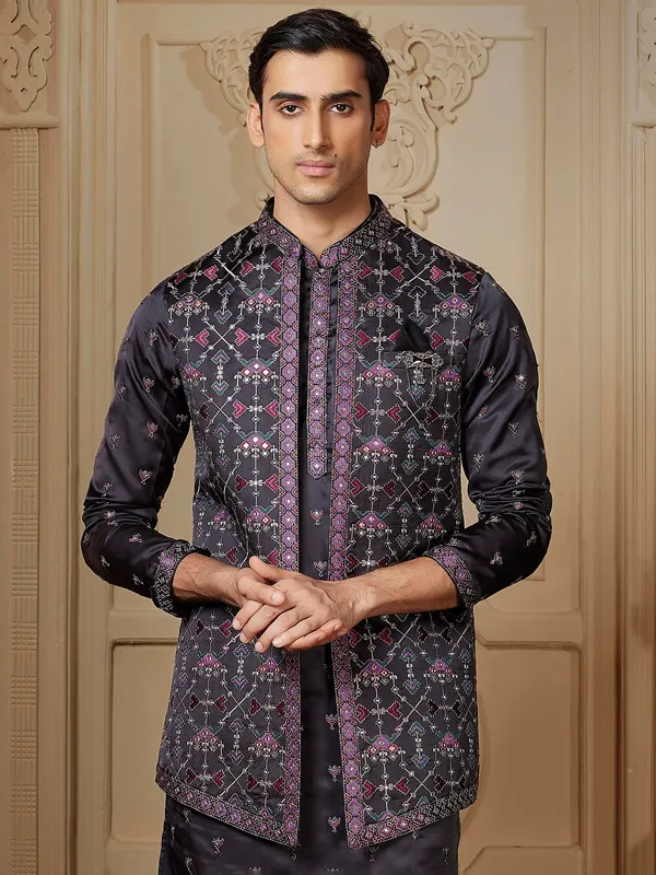 Shiny black long waistcoat set with colorful embroidery