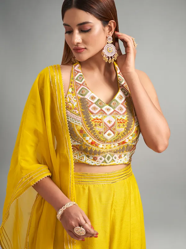 Shiny yellow silk palazzo suit
