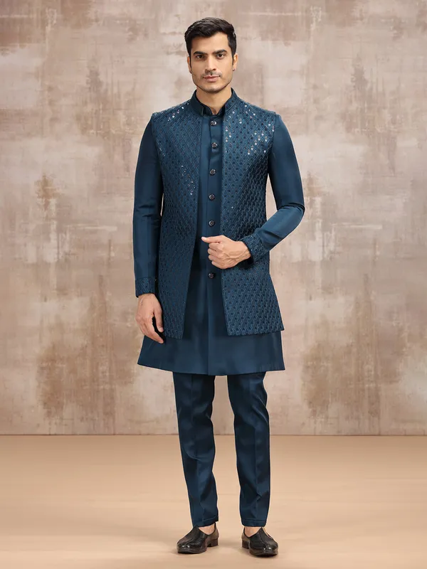 Silk waistcoat set highlighted with sequins embellishment