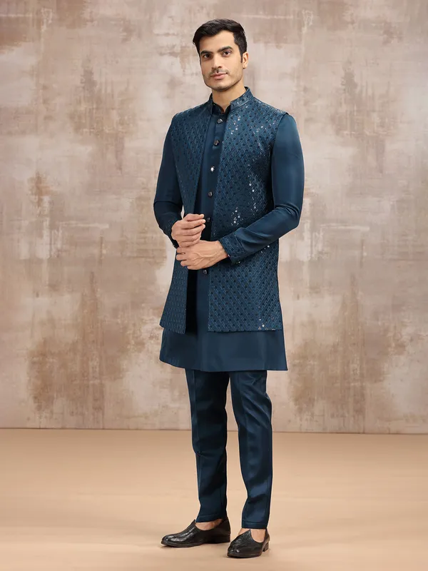 Silk waistcoat set highlighted with sequins embellishment