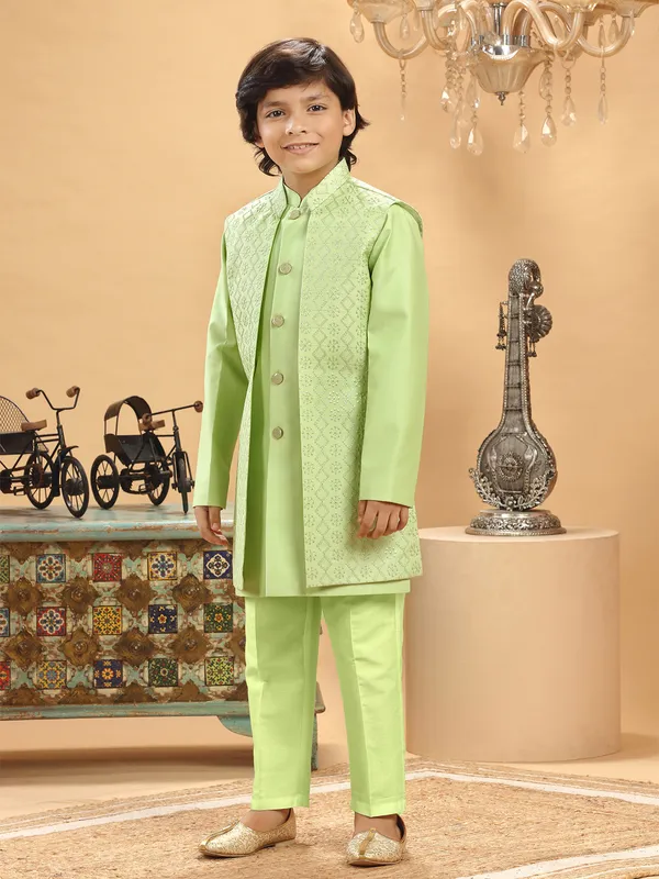Silk waistcoat set in pista green