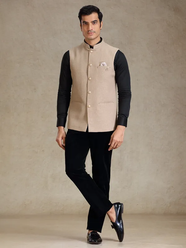 Solid khaki textured waistcoat for men