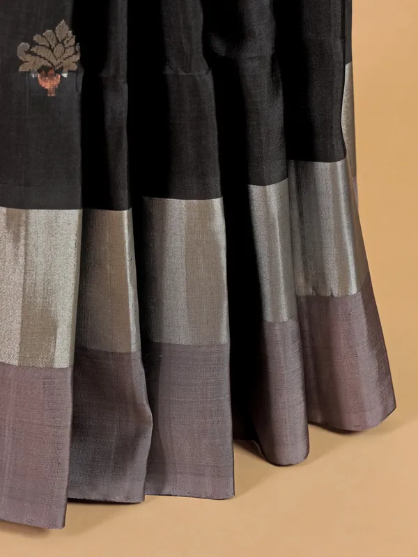 Sparkling black saree in silk