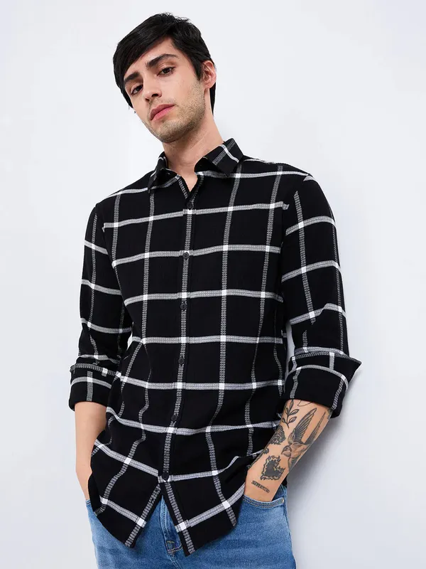 SPYKAR black checkered slim fit casual shirt for men