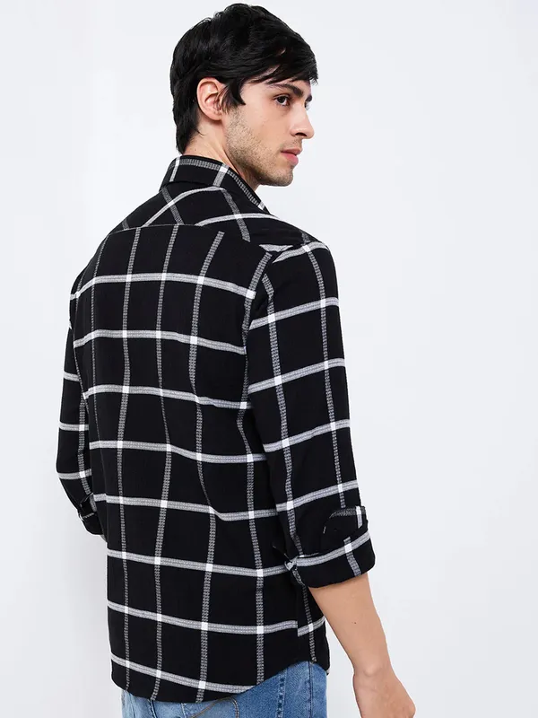 SPYKAR black checkered slim fit casual shirt for men