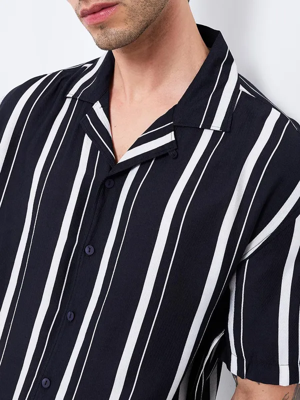 SPYKAR black stripe shirt for men