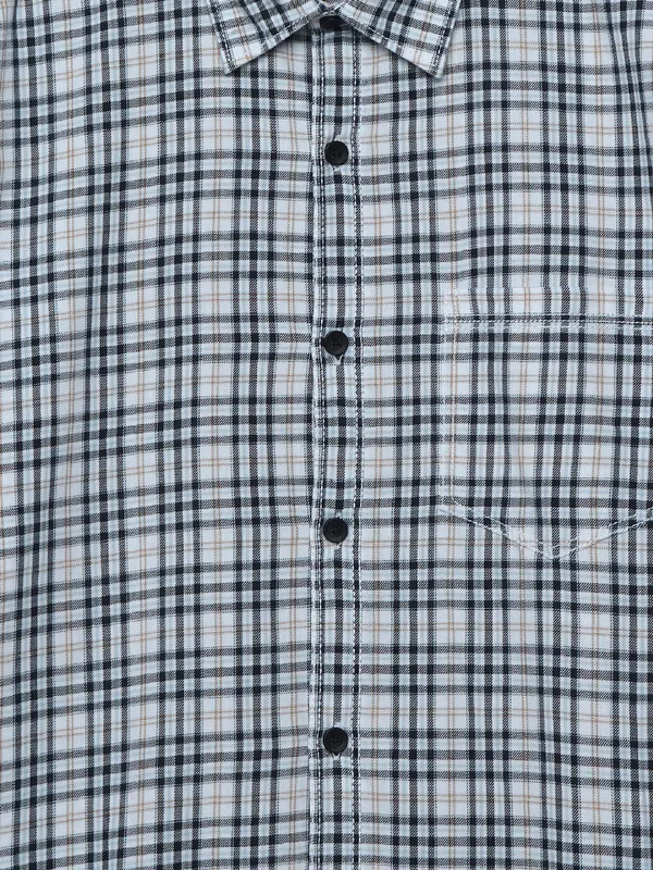 Spykar cotton white checks half sleeves shirt