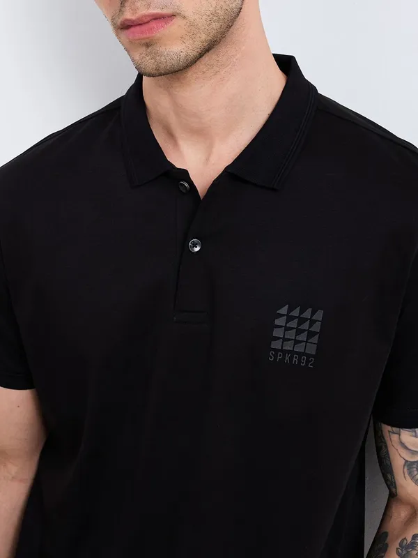 SPYKAR solid black cotton slim fit t-shir for men