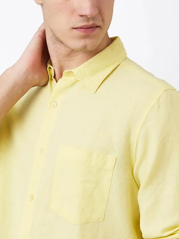 SPYKAR solid lime yellow cotton slim fit casual shirt