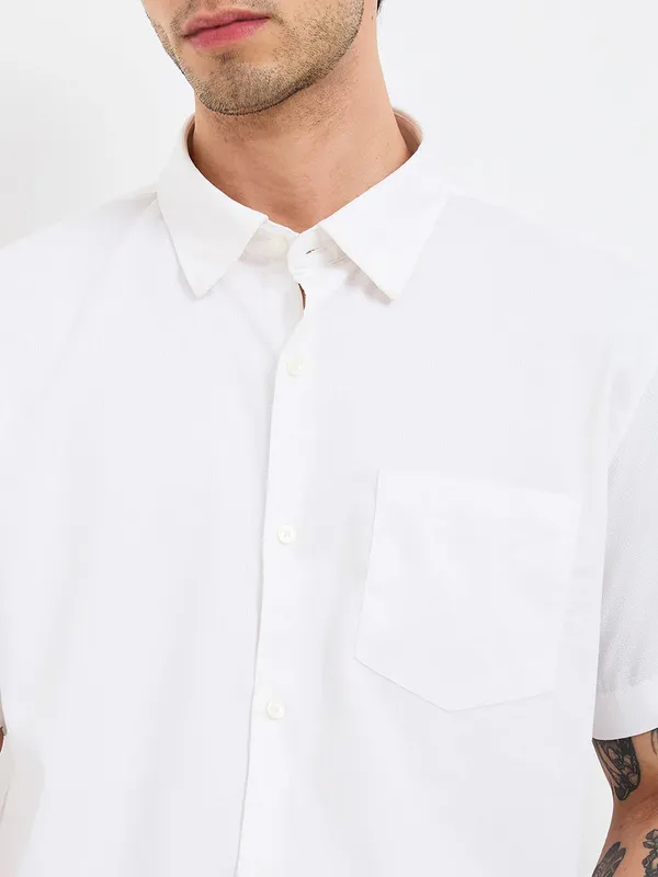 SPYKAR solid white slim fit cotton casual wear shirt