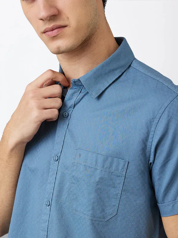 SPYKAR textured blue mens casual shirt