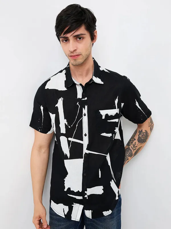 SPYKAR white and black cotton casual shirt for men