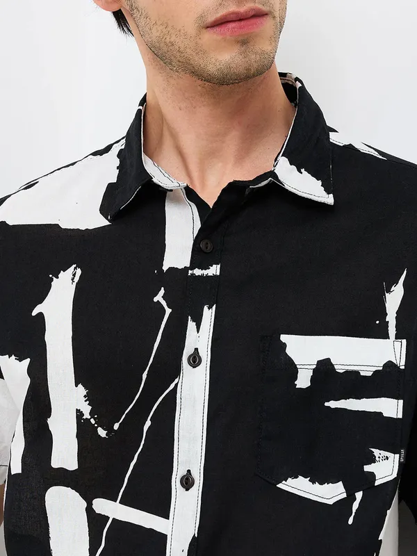 SPYKAR white and black cotton casual shirt for men