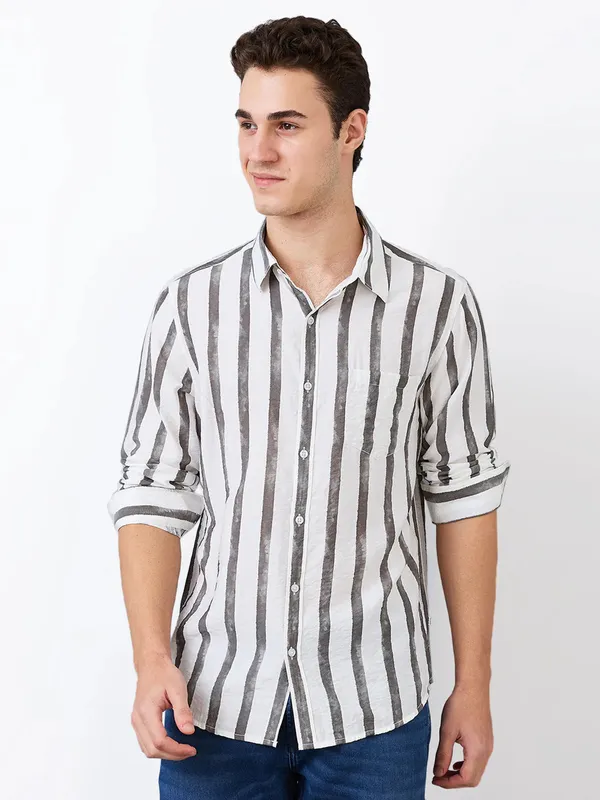SPYKAR white and grey striped slim fit casual shirt