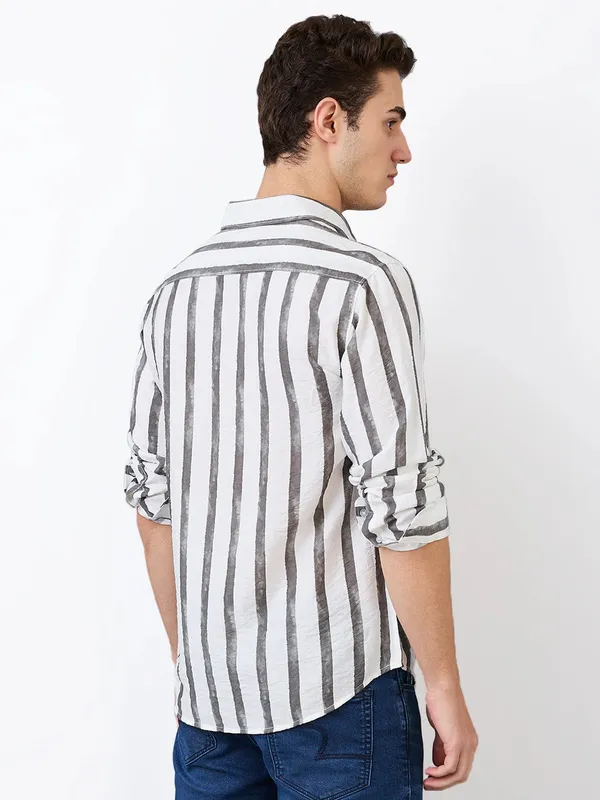 SPYKAR white and grey striped slim fit casual shirt