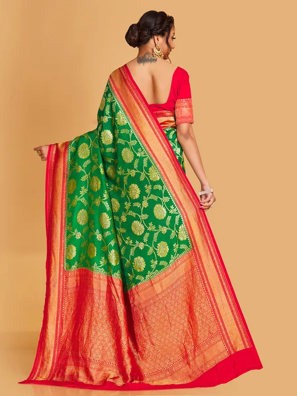 Stunning green silk saree for wedding