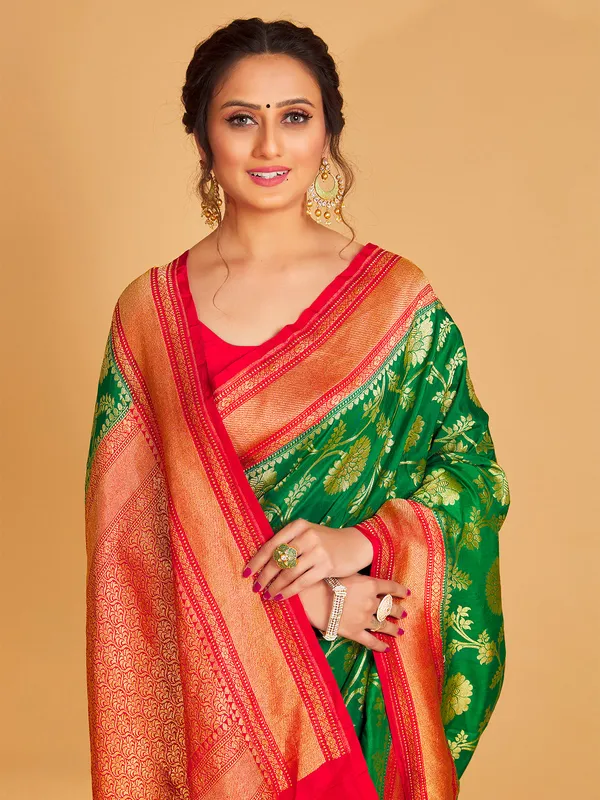 Stunning green silk saree for wedding
