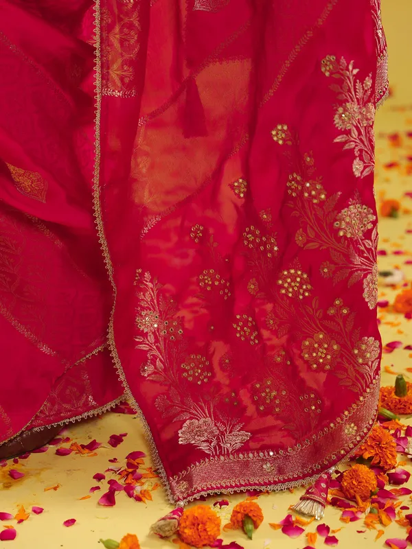 Stunning pink silk saree for wedding wear
