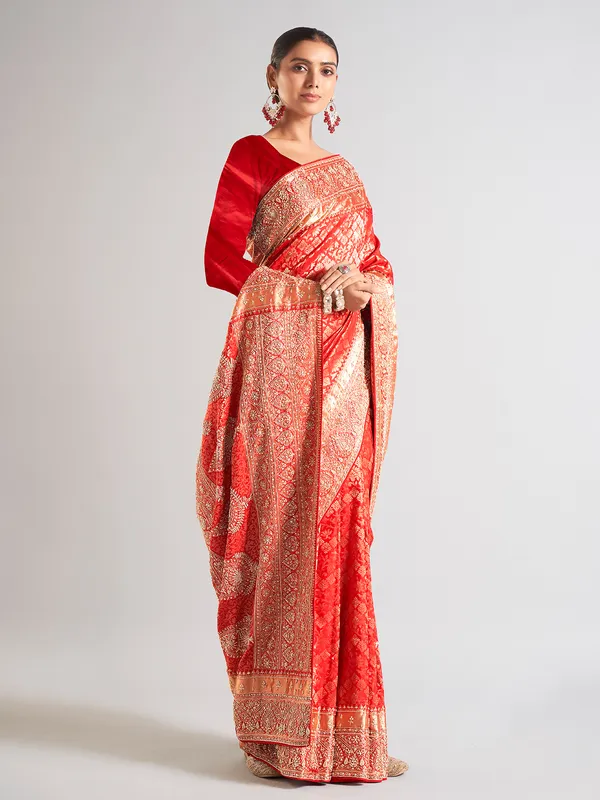 Stunning red saree with contrast border