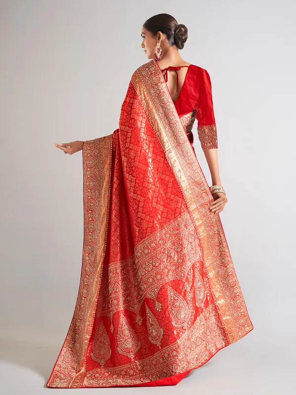 Stunning red saree with contrast border