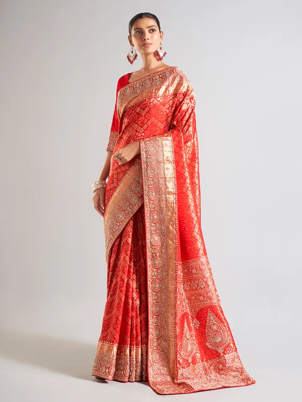Stunning red saree with contrast border