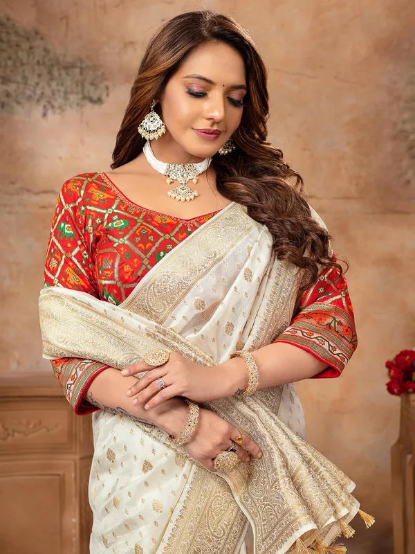 Stylish cream dola silk saree