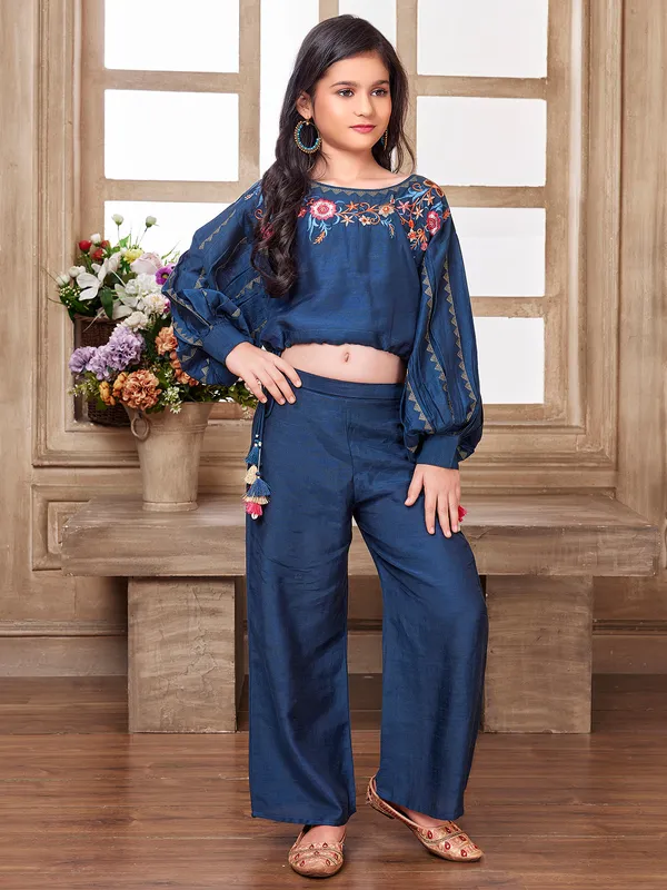 Stylish navy crop top style co ord set