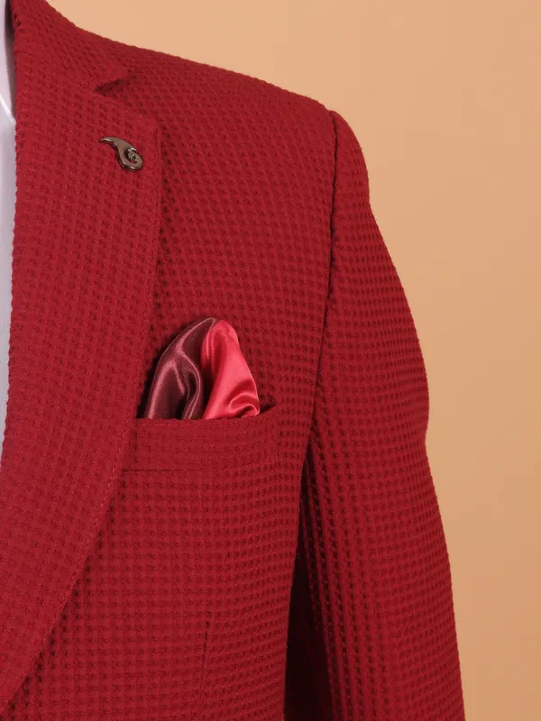 Stylish textured red cotton blazer for men
