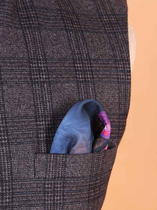 Tarry rayon charcoal waistcoat with textured style