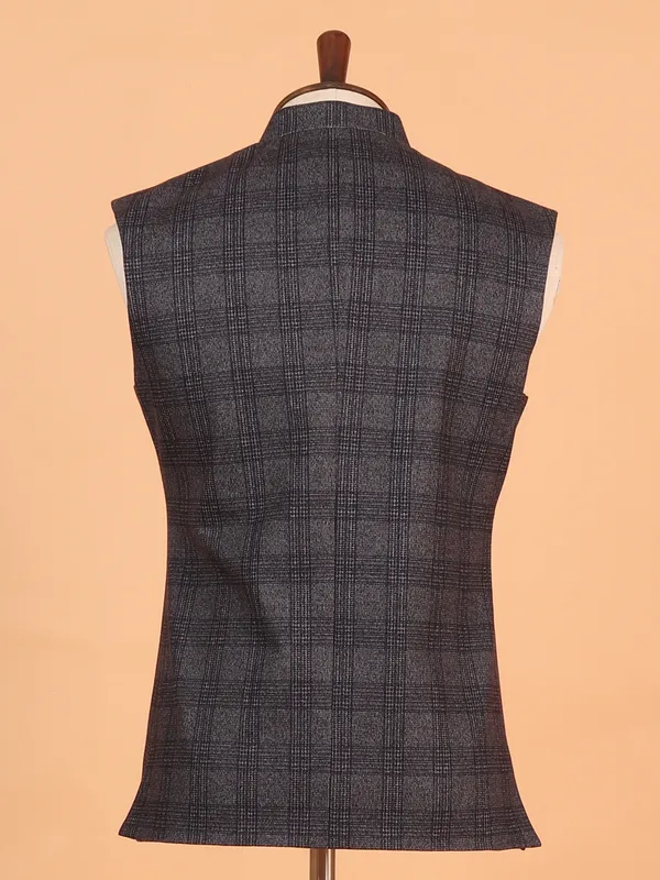 Tarry rayon charcoal waistcoat with textured style