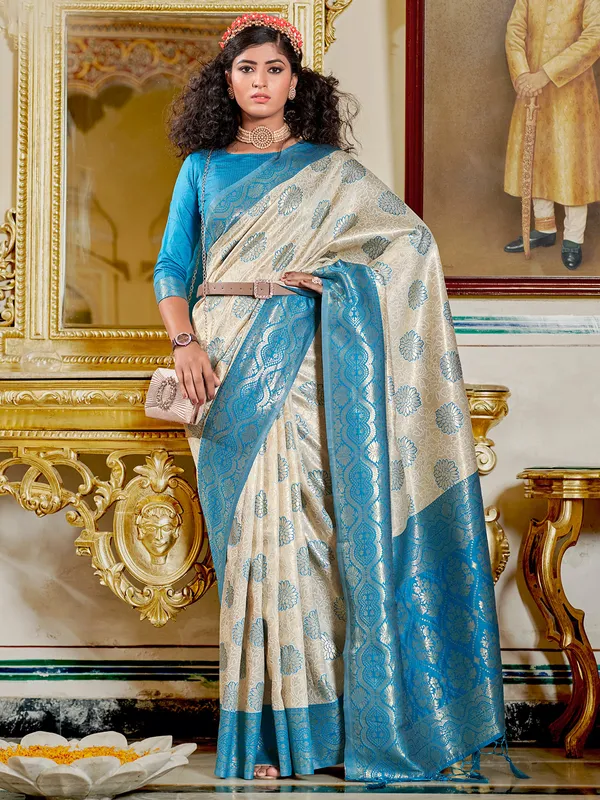 Trendy beige silk saree