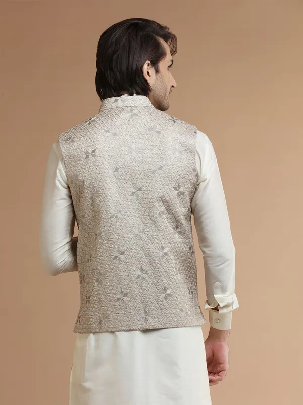 Trendy beige silk waistcoat