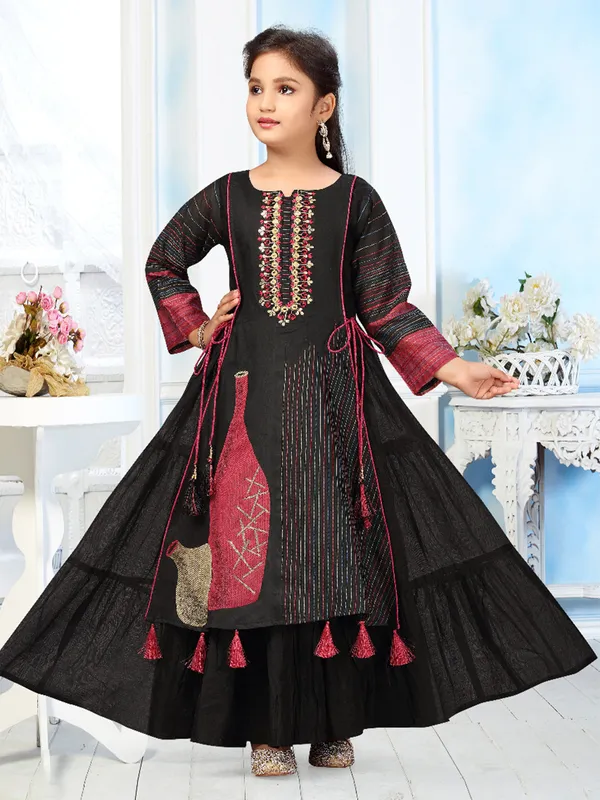 Trendy black cotton gown