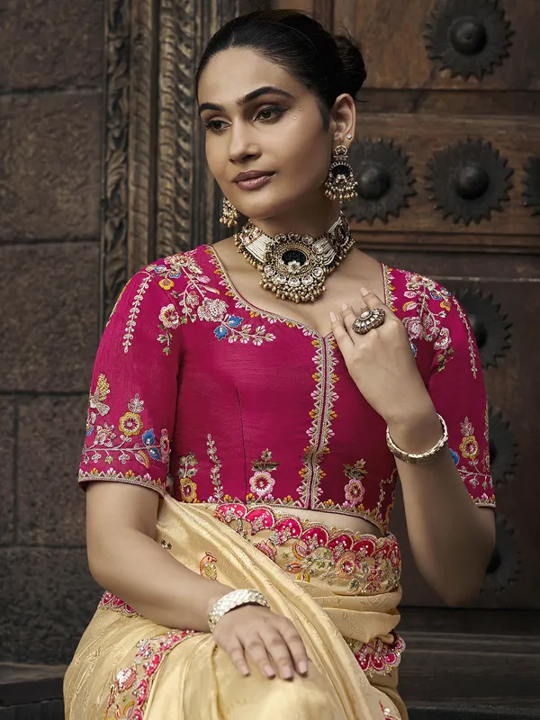 Trendy golden viscose saree