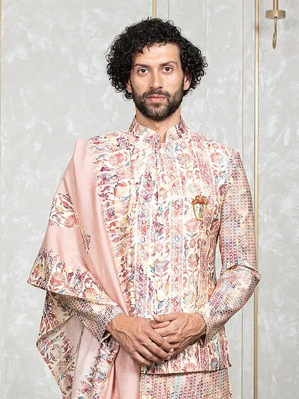 Trendy peach waistcoat set in silk