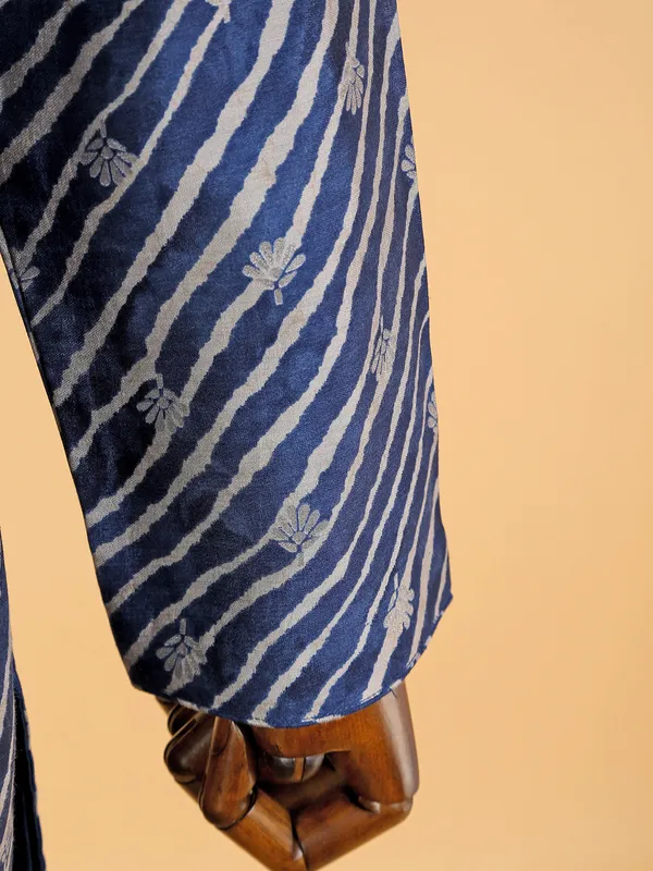 Trendy printed navy  Men Kurta pajama in silk