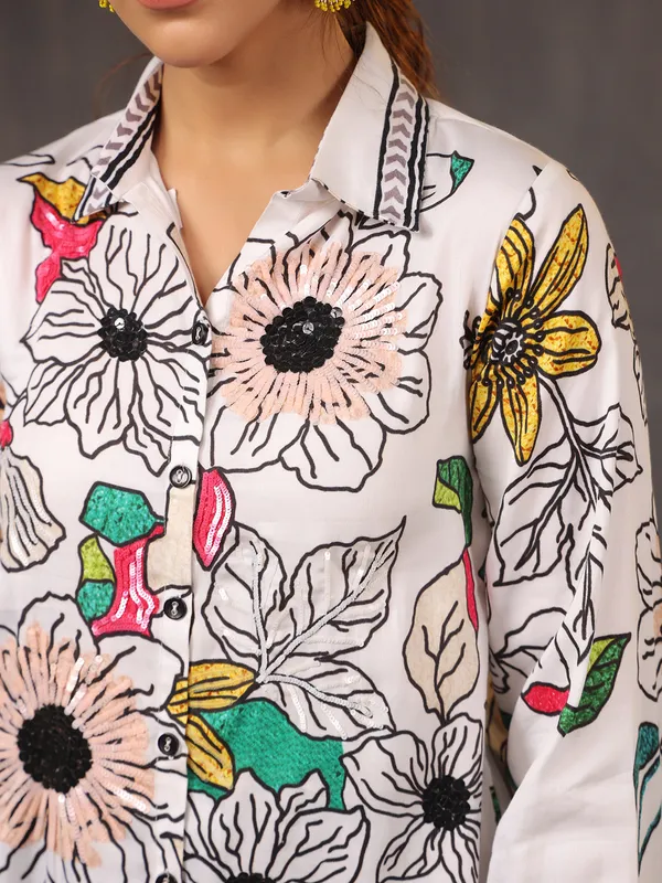 Trendy white cotton tunic top for casual