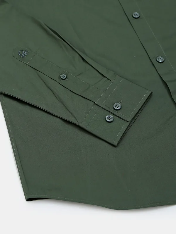 UCB plain dark green casual slim fit shirt