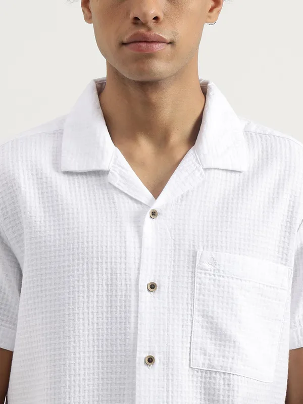 UCB textured white casual shirt in notch lapel collar
