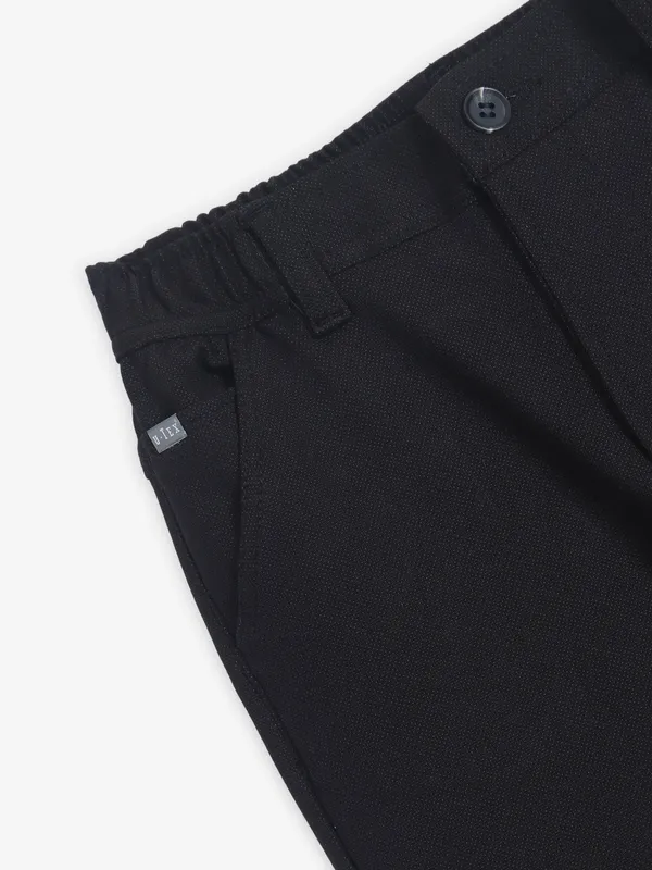 UTEX black solid slim fit jeans